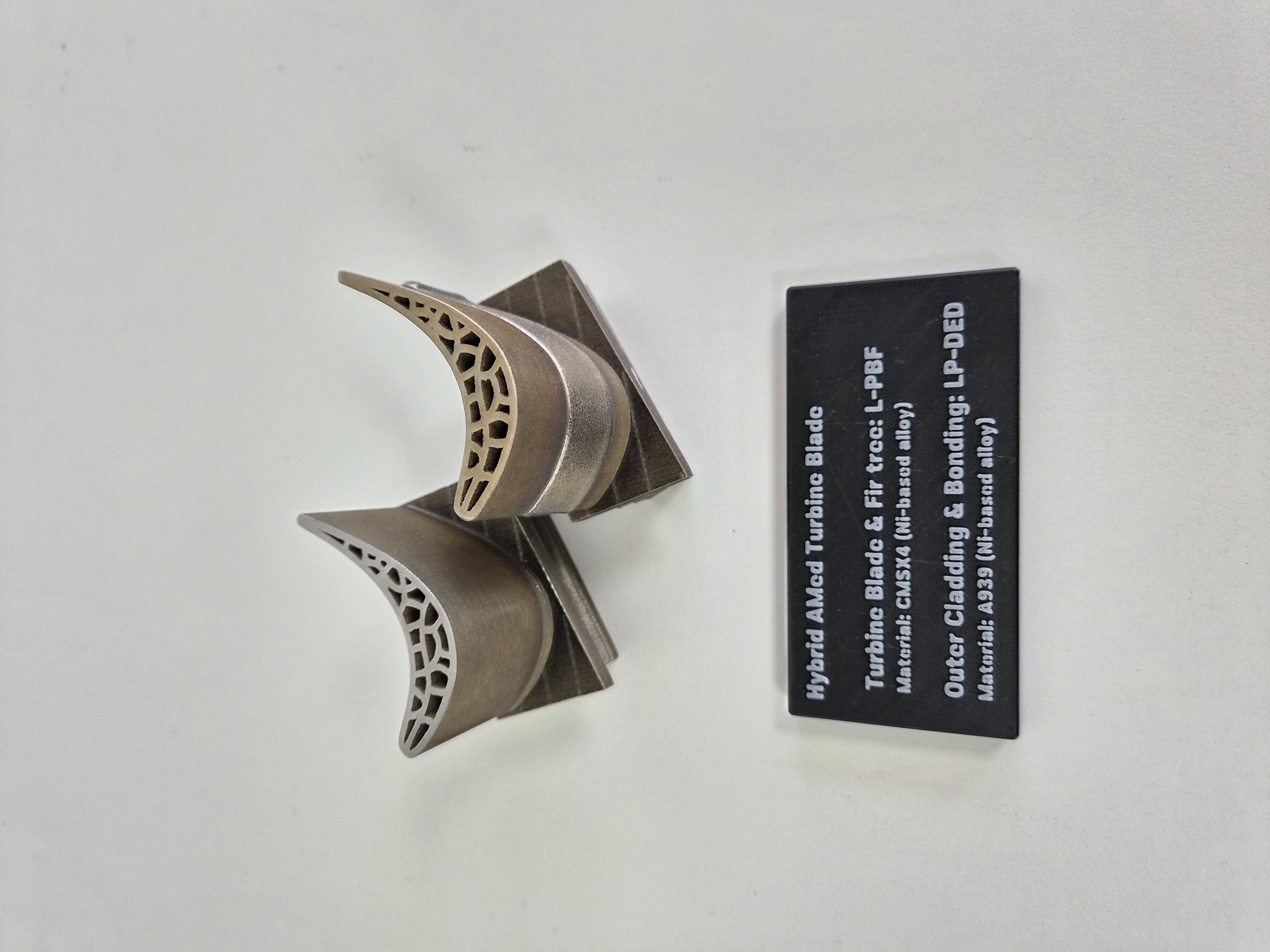 Hybrid AMed Turbine Blade